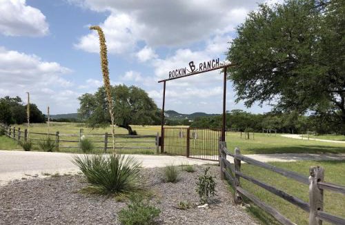 Pipe Creek House | Rockin' B Ranch Love Shack