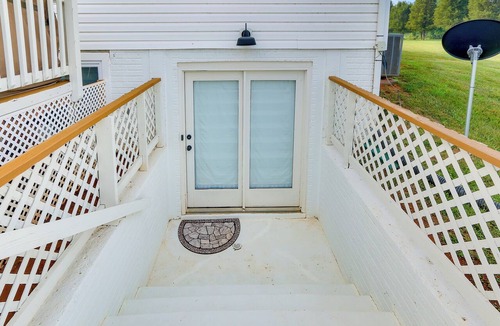 Leesburg Apartment | Rocky Vines Wine Country Retreat w/Fire Pit
