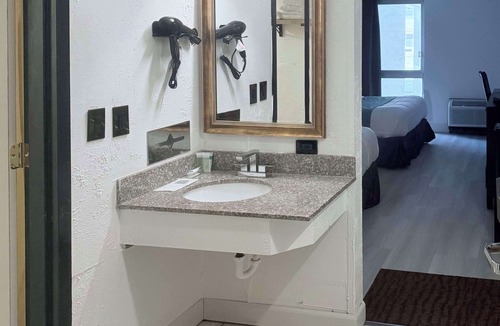 Enid Hotel | Rodeway Inn Enid South