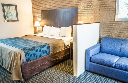 Wilmington Hotel | Rodeway Inn & Suites Wilmington North