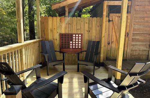 Milledgeville Cabin | Romantic Cabin Hideaway — Outdoor Rain Shower, Soaking Tub & Fire Pit