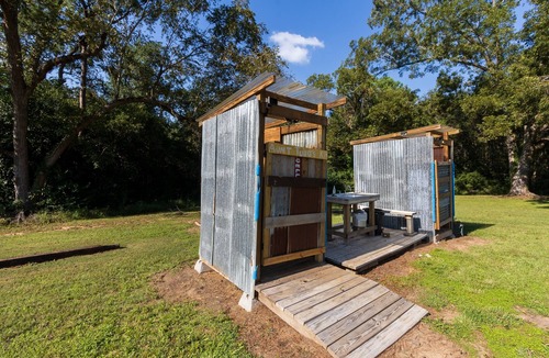 Coldspring RV Rental | Romantic Camp Getaway near Lake Livingston