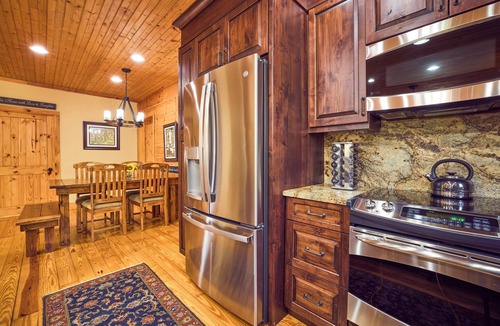 Penrose Cabin | Romantic Penrose Cabin w/Pond, Trails & Hot Tub
