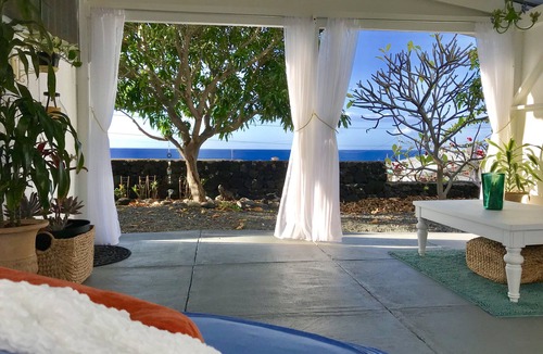 Captain Cook Cottage | Romantic Sea Side Cottage known as "POI*13"