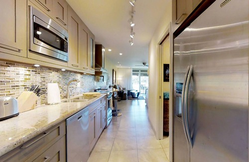 Kaanapali Apartment | Romantic, waterfront studio with pool, hot tubs & golf course view
