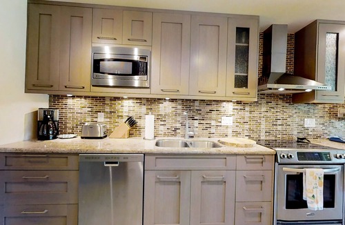 Kaanapali Apartment | Romantic, waterfront studio with pool, hot tubs & golf course view