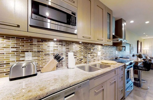 Kaanapali Apartment | Romantic, waterfront studio with pool, hot tubs & golf course view