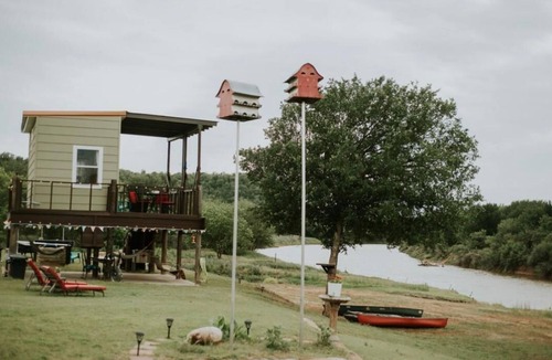 South Bend Cabin | Romantic Waterfront Cabin on the River near Possum Kingdom Lake