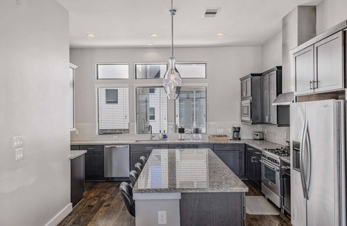 Washington Ave./ Memorial Park House | Rooftop + Private Baths | Garage | 3BR Heights