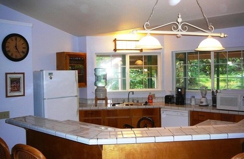 Leilani Estates House | Room for Family and Friends in a Secluded Rain Forest Setting