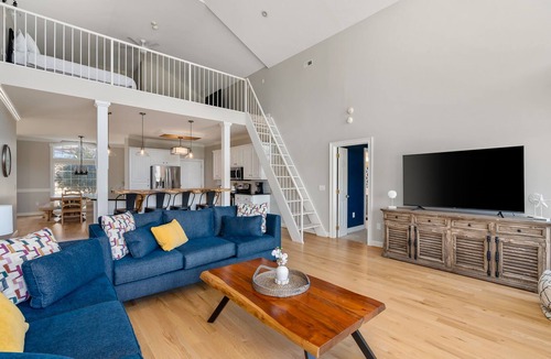Seneca House | Roomy and gorgeous home on Lake Keowee with hot tub!
