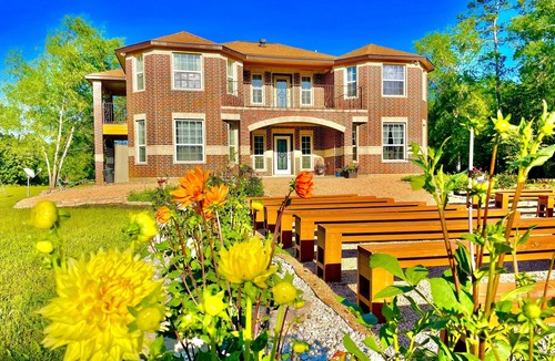 Cleveland Villa | ROSA VILLA - Wedding & Retreat Resort-12 acres, 21 beds & host 200+ppl event