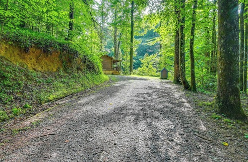 Rosman Apartment | Rosman Vacation Rental w/Charcoal Grill!