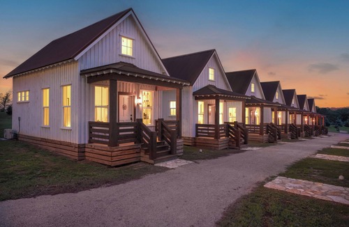 Driftwood Cabin | Row Home - Standard Cabin M