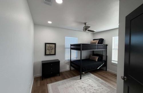 Thackerville House | Royal Flush Villa - King Bed near WinStar