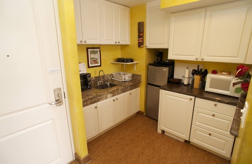 Waikiki Condo | Royal Garden At Waikiki - Premium Studio Condo - Rated 9.6 out of 10!