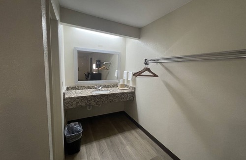 Fredericksburg Hotel | Royal Inn Motel