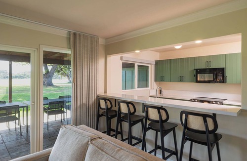 Historic Lahaina Front Street Apartment | Royal Lahaina Bungalows & Spa