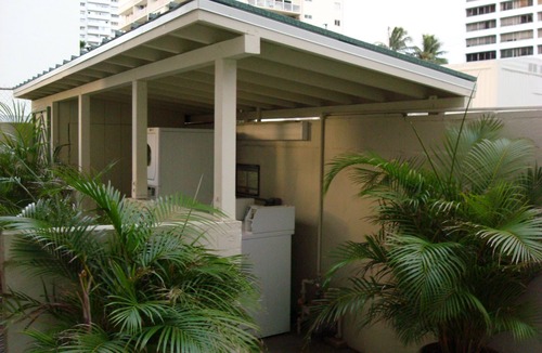 Waikiki Condo | Royal Moana Condo Short Walk to Beach with Parking and Fully Equipped Kitchen