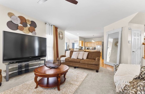 East Highland Park House | Royal Retreat: Luxurious House with 4 King Beds!