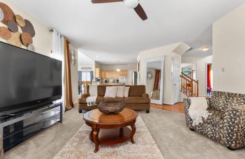 East Highland Park House | Royal Retreat Luxurious House with 4 King Beds