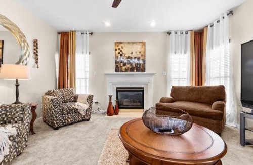 East Highland Park House | Royal Retreat Luxurious House with 4 King Beds