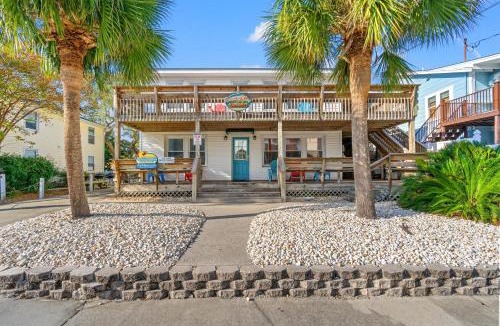 Crescent Beach House | Runaway Bay - 3rd Row - Beach House - Crescent Beach