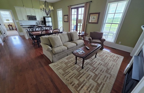 Farmville Cottage | Rural and Charming 2-bedroom cottage near Hampden-Sydney and Longwood