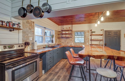 Mortimer Cabin | Rural Outdoor Oasis! Edgemont Cabin w/Fire Pit