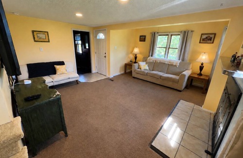 Wicomico County Other | Rustic 3-bedroom farmhouse in fabulous Pittsville, 20 minutes from the beach