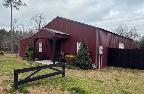 Neely Apartment | Rustic and cozy 2 bedroom apartment in charming Lucedale Ms, with WiFi,AC