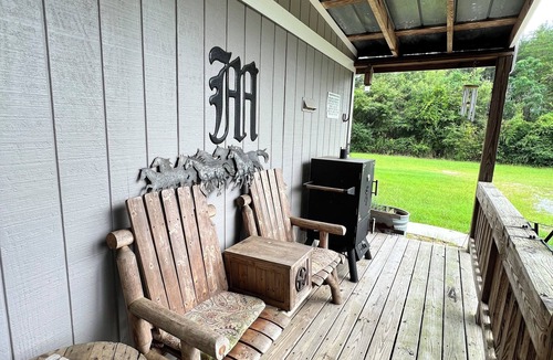 Phenix City House | Rustic Farm cottage with firepit-horses, goats and fresh eggs every morning.