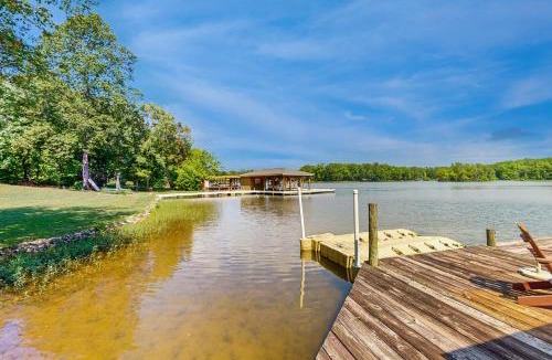 Bumpass House | Rustic lakehouse with views, kayaks, Wifi, Central AC & cozy firepit nights