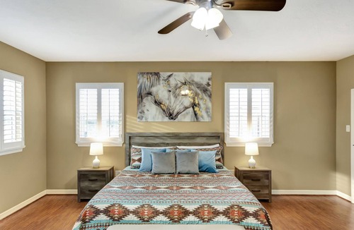 Brookshire House | Rustic Manor, Starry Night, Buller Studio Flat