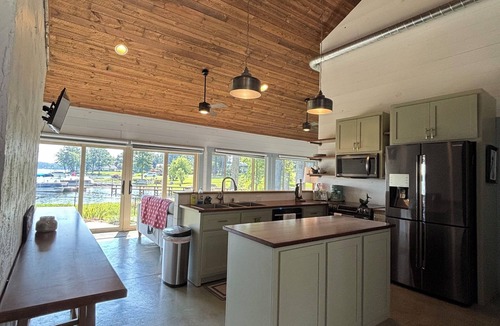 Chapin House | Rustic Relaxing House in Chapin