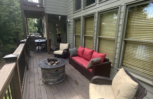 Gainesville House | Rustic Retreat on Lake Lanier. 10 Minutes from Gainesville, Georgia.