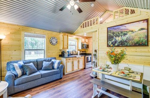 Weatherford House | Rustic Texas Getaway with Grill on 30 Acres
