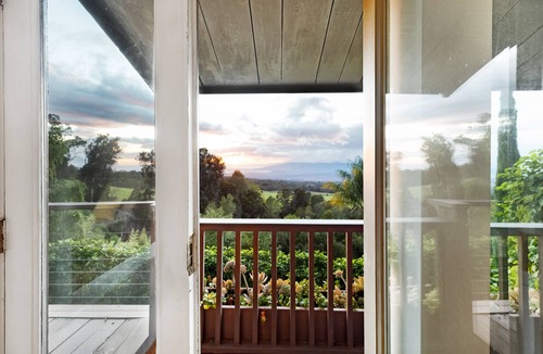 Makawao Cottage | Rustic yet modern Upcountry retreat with breathtaking views!