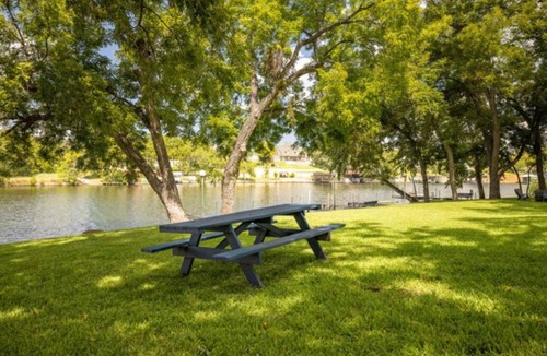 Burnet RV Rental | RV Site - Pull Through 30
