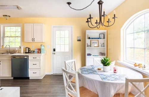 Fredericksburg House | Safe neighborhood near historical sites, restaurants, shopping, plus. Park free.
