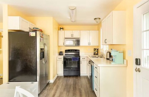 Fredericksburg House | Safe neighborhood near historical sites, restaurants, shopping, plus. Park free.