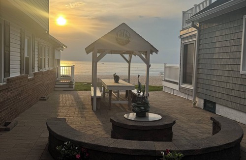 Croom House | SAILORS VIEW! 2 bed 2 bath Beachfront Home