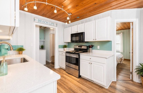 Windy Hill House | Saltwater Pool, Large Dog Friendly, Steps to the beach!