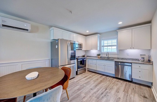 Surf City Apartment | Saltwater Suites, 106 Queen 1st Floor