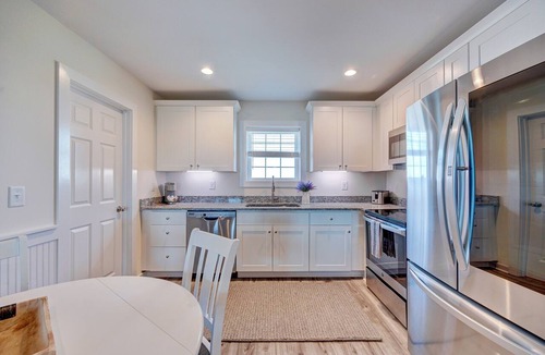 Surf City Apartment | Saltwater Suites, 107 Queen 1st Floor