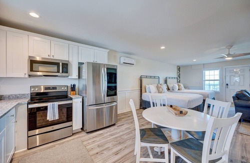 Surf City Apartment | Saltwater Suites, 107 Queen 1st Floor