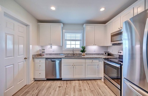 Surf City Apartment | Saltwater Suites, 108 King 1st Floor