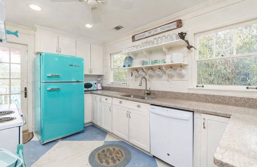 Tybee Island Cottage | Salty Mermaid Cottage, PRIVATE Heated Pool + Hot Tub Cabana, Walk to Beach