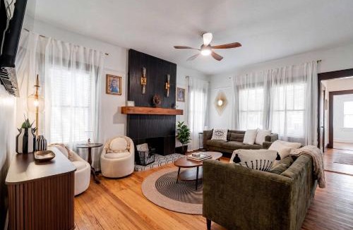 University Heights House | Sanctuary on 3rd - Walk to UF , Parking , Grill