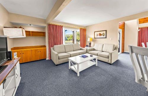 Fairfield Harbour House | Sand Castle Village Townhome-3BR Pool Hot Tub & Resort Access
